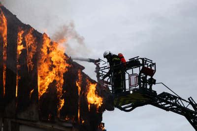 Nach T Dlichem Feuer Im Elsass Justiz Vermutet Schwelbrand Upday News