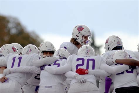 Linfield Football Bests Willamette Clinches Share Of Nwc Championship