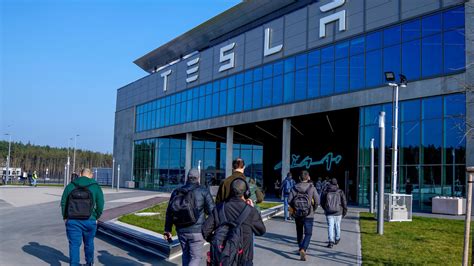 E Auto Fabrik Tesla In Gr Nheide Segen Oder Fluch