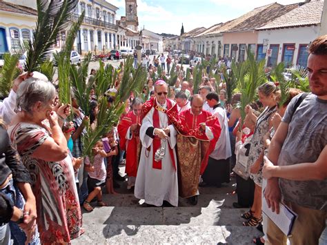 Ramos Nas M Os Fi Is Iniciam As Solenidades Da Semana Santa