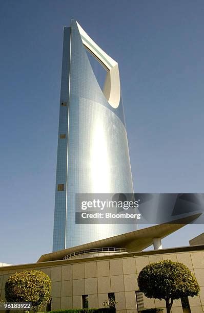 323 Kingdom Centre Riyadh Saudi Arabia Stock Photos High Res Pictures