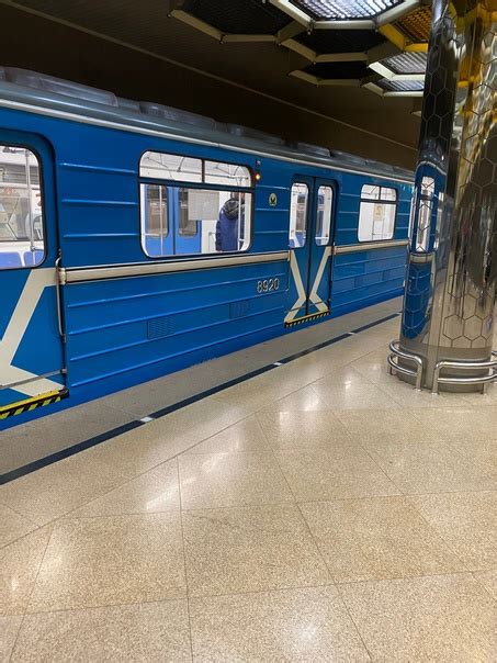 Метро в Екатеринбурге это 1 ветка 9 станций. Всего у города 15 составов ...