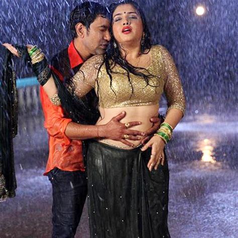 Bhojpuri Sensation Amrapali Dubeys Steamy Dance Moves With Nirahua Aka