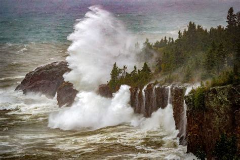 Huge Waves On The Coast Of Lake Superior R Michigan