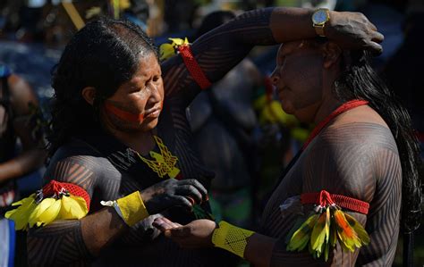 Bresil Indig Nes Tracent Une Route De Sang Brasilia Pour