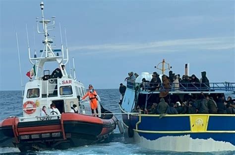 Tragico Naufragio Di Migranti A Sud Est Di Siracusa Due Morti E Un