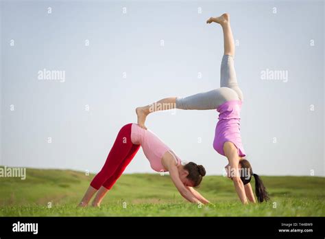 couple doing yoga outdoors Stock Photo - Alamy