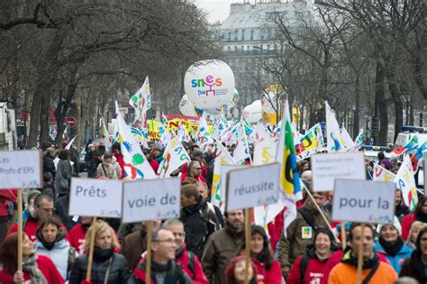 Education Des Centaines De Personnes D Filent Paris Pour Une