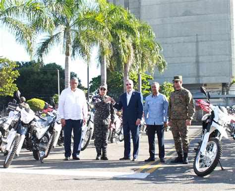 Para Reforzar El Patrullaje Gobierno Entrega De 130 Motocicletas A La Policía Nacional