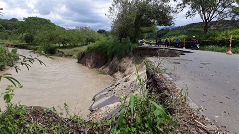 Tras derrumbe de calzada se cierra vía Río Verde Barragán