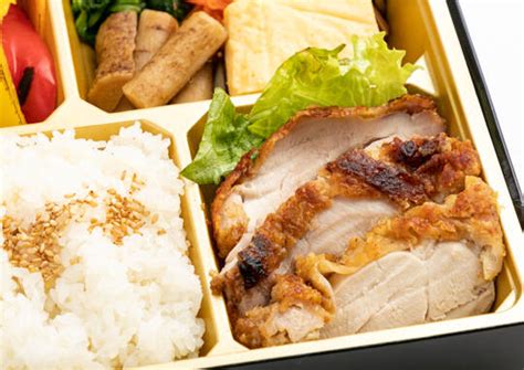 ご飯がすすむ店舗特製魔法の粉の鶏ソテー 1000円｜焼肉の品格 くるめし弁当