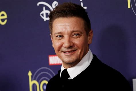 Jeremy Renner regresa a trabajar a un año de su terrible accidente La