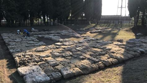 Parco Delle Rimembranze A Vibo I Resti Del Tempio Greco E Il Legame