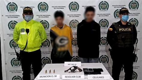 Cogieron A Estos Dos En Santa Rosa De Osos Con Un Rev Lver Calibre