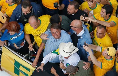 Bolsonaro radicaliza discurso Só Deus me tira de Brasília Expresso