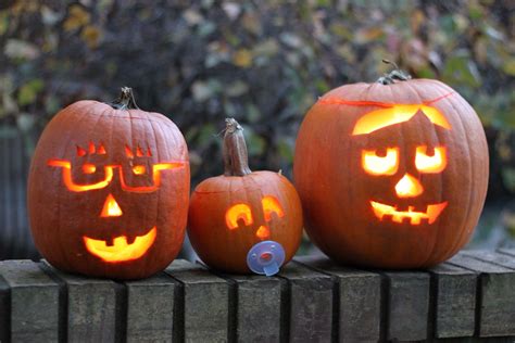 20+ Family Pumpkin Carving Ideas