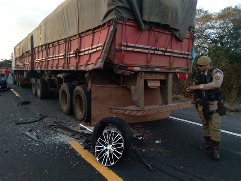 Formosa Do Rio Preto Colisão Entre Caminhonete E Carreta Na Br 135