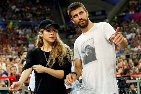 Gerard Piqué é Flagrado Aos Beijos Com Nova Namorada 20082022 Celebridades F5