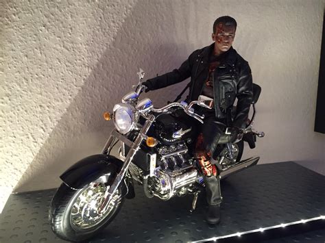 Hot Toys Dx T T Battle Damaged Version Scale Collectible Figure Page