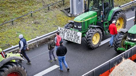 Colère des agriculteurs blocage à 10h ce jeudi au péage de Chignin