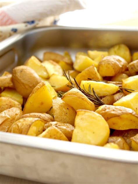 Patate Al Forno Con La Buccia Croccanti Fuori E Morbide Dentro