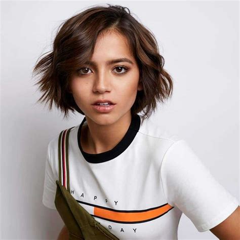 ¿dónde Estás En Ese Preciso Momento Isabela Moner People With Brown