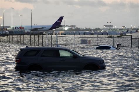 Fort Lauderdale begins long recovery as floodwaters recede | CNN