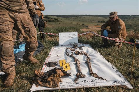 En busca de los cadáveres del campo de batalla de Ucrania Los muertos