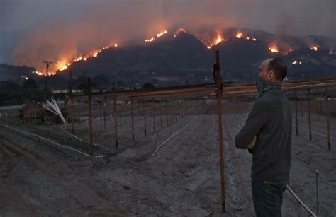 Thomas Fire Thousands Of Acres Burn In Ventura County Los Angeles Times