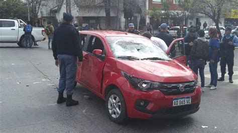 Video atropelló a cinco manifestantes en un piquete le destrozaron el