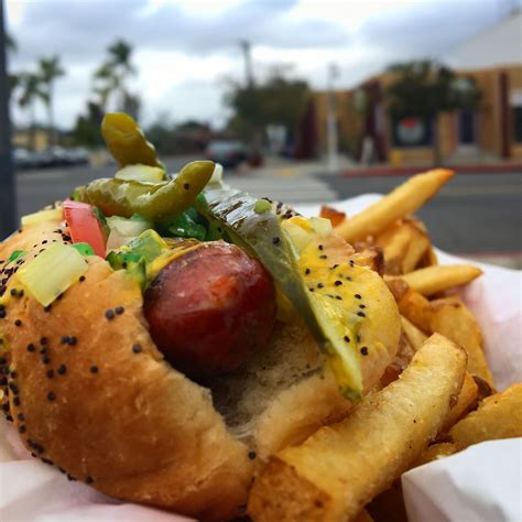 Lefty's Chicago Pizzera | Top Pizza Place in San Diego | Lefty's