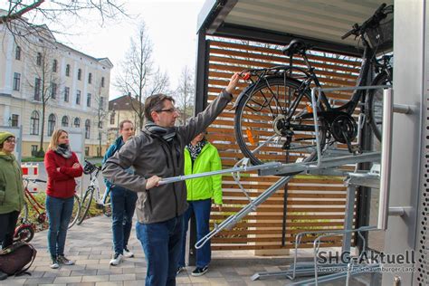 Sicher Und Berdacht Parken Bike And Ride Anlage Mit Stellpl Tzen