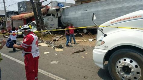 Aparatoso choque en la México Toluca deja cuatro personas muertas y dos