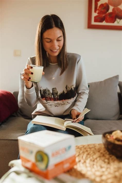 Image libre Jolie fille Brunette petit gateau le petit déjeuner confiture chaud chocolat