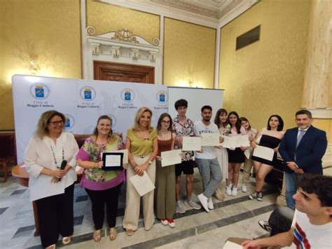 Infiorata Reggina A Palazzo San Giorgio La Cerimonia Di Ringraziamento