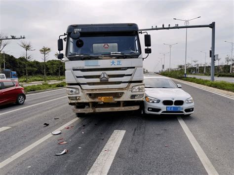 北海向海大道上演“碰碰车”，三车连环相撞！（附视频） 搜狐汽车 搜狐网