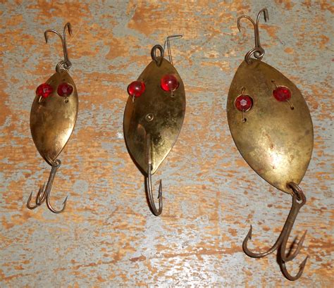 Vintage Fishing Lure Red Eye Wiggler Spoon Lure Triple