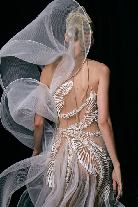 Irisvanherpen Metamorphism Hautecouture Pariscoutureweek