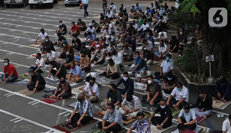 FOTO Suasana Salat Jumat Di Masjid Cut Meutia Saat PSBB Transisi