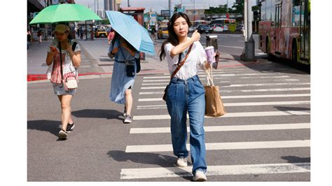 9縣市高溫示警！台北「亮橘燈」高溫飆36度 午後慎防大雷雨 交通 太報 Taisounds