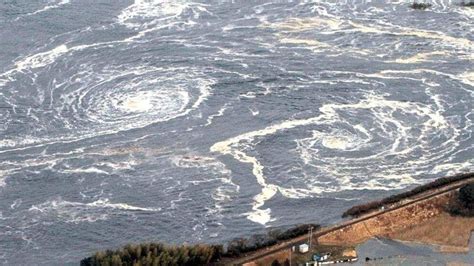 After Saturday's earthquake, Japanese govt warns of tsunami in coastal ...