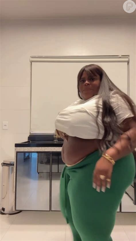 Foto Ao mostrar barriga pós bariátrica Jojo Todynho brincou Não