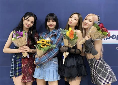 Blackpink全員續約｜14個blackpink純慾妝容教學，jennie同款「眼妝貼紙」私下最愛妝品大公開 Elle Hk