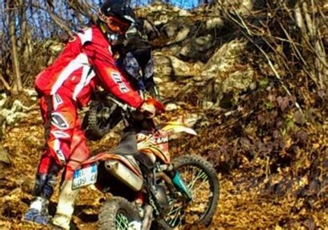 Obbligatoria La Targa Nelle Gare Di Enduro Sport Moto It