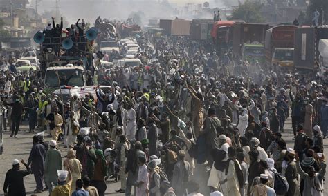 At Least 4 Policemen Martyred Over 250 Injured As Tlp Workers Clash