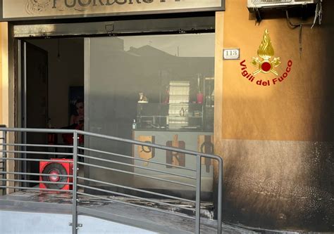 Principio Di Incendio In Una Pizzeria Cagliari Vistanet