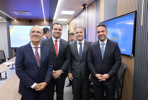 Prefeito Ronaldo Lopes apresenta reivindicações de Penedo em Brasília AMA