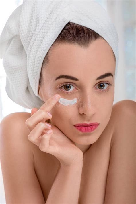 9 728 Naked Woman Towel Stock Photos Free Royalty Free Stock Photos From Dreamstime