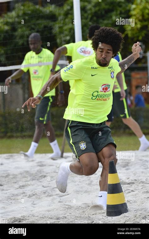 Dante Training for the Brazilian team in Granja Comary TERESÃPOLIS