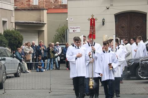 Prymas Polski Ko Ci Potrzebuje Tych Kt Rych Ycie Sk Ada Si Z